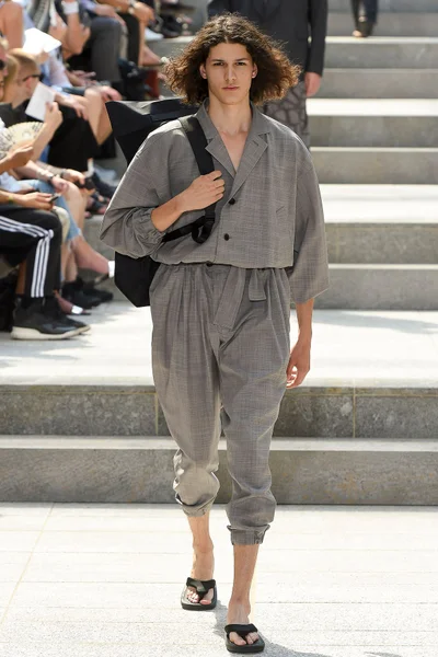 Look 38